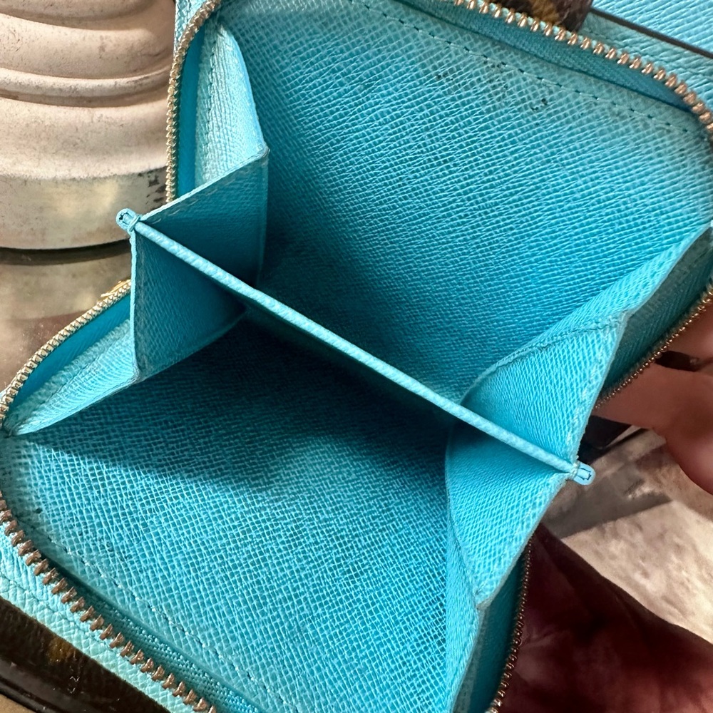 Louis Vuitton Compact Limited Edition Bell Boy Snap Zip Wallet - Picture 8 of 13